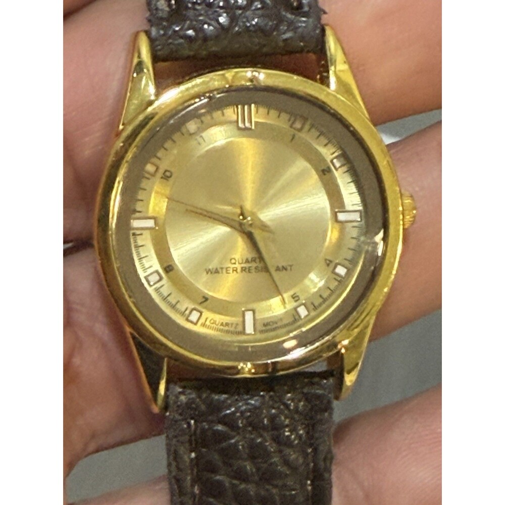 Unbranded gold tone quartz watch 29mm brown strap fresh battery